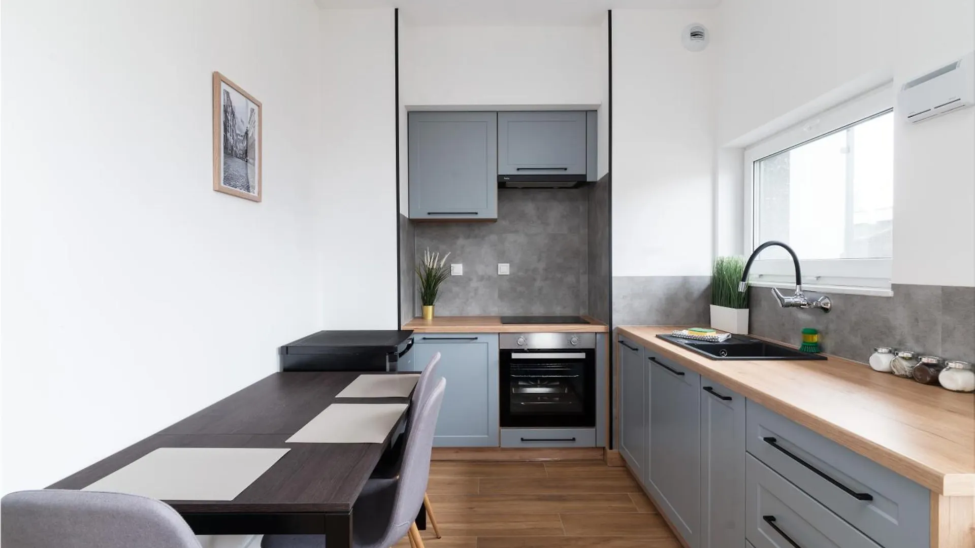 Lineburg Villa Apartments Warsaw